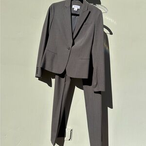 Charcoal Grey Tailored Suit with Structured Shoulders